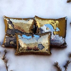 NWOT NEW Three (3) Aviva Stanoff Mermaid Sequin Gold/Silver/Black Luxury Pillows